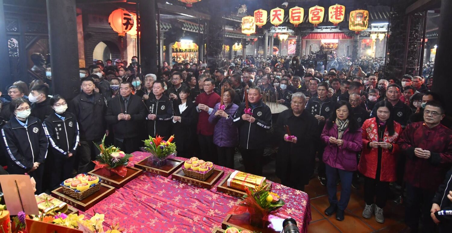 除夕夜到廟宇為民祈福　王惠美發福袋歡迎來彰化走春